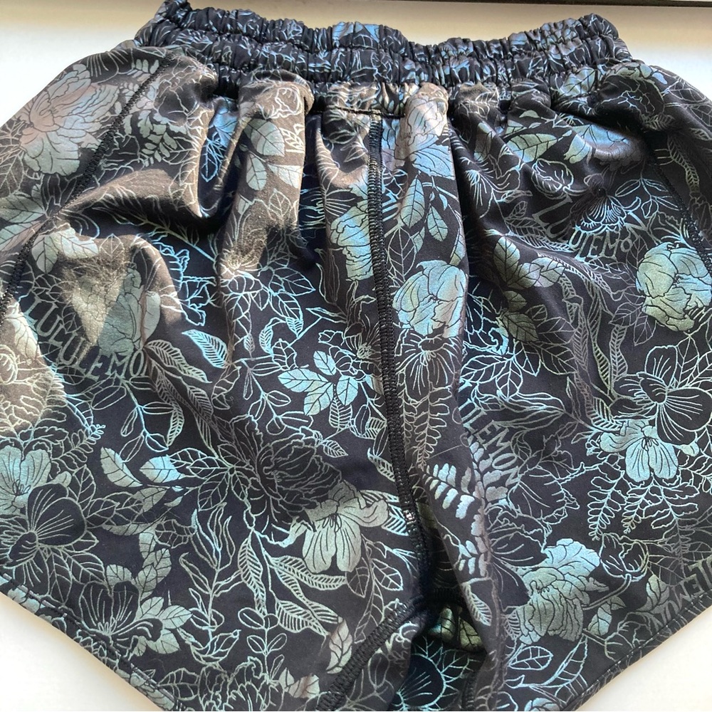 RARE LULULEMON HOTTY HOT SHORTS - Picture 3 of 5